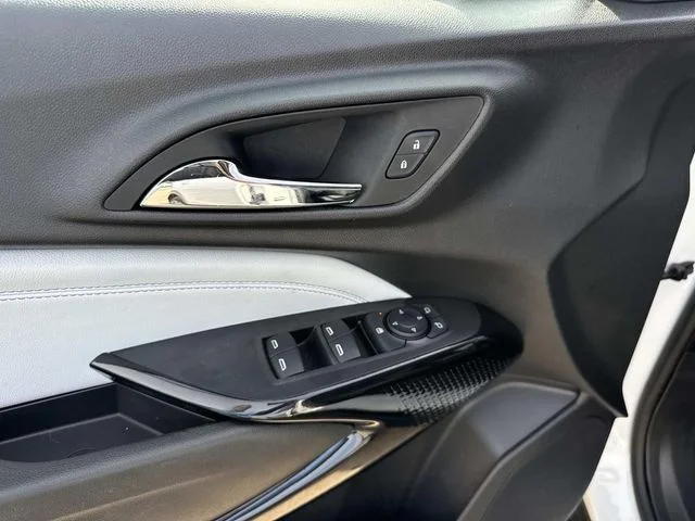 Used 2025 White Chevrolet LT image 33