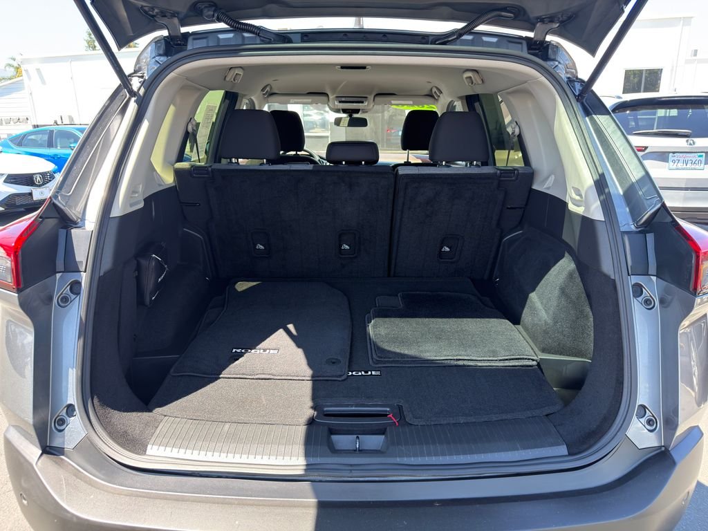 Used 2023 Gray Nissan SV image 32
