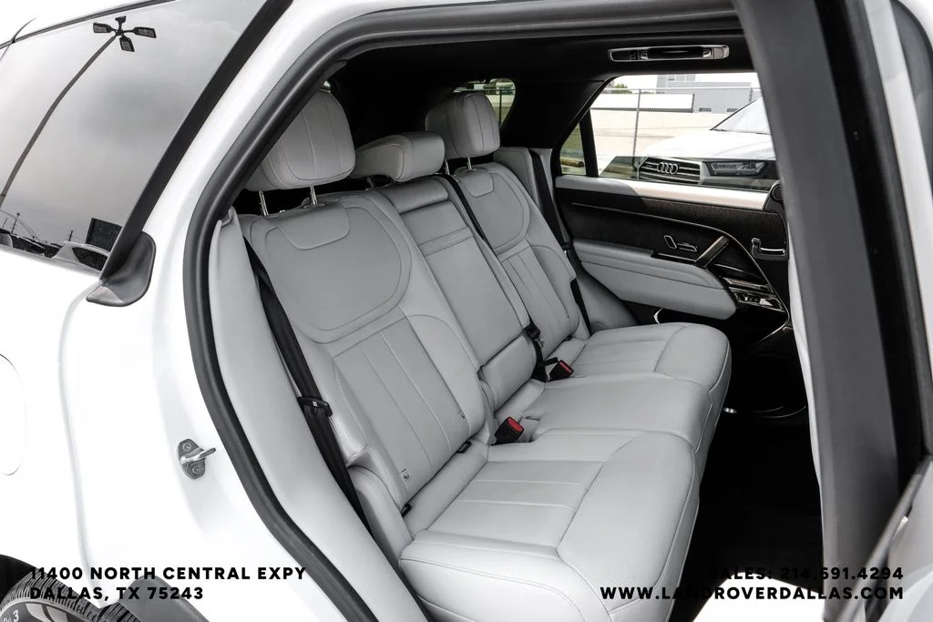Used 2023 Fuji White Land Rover SE image 38