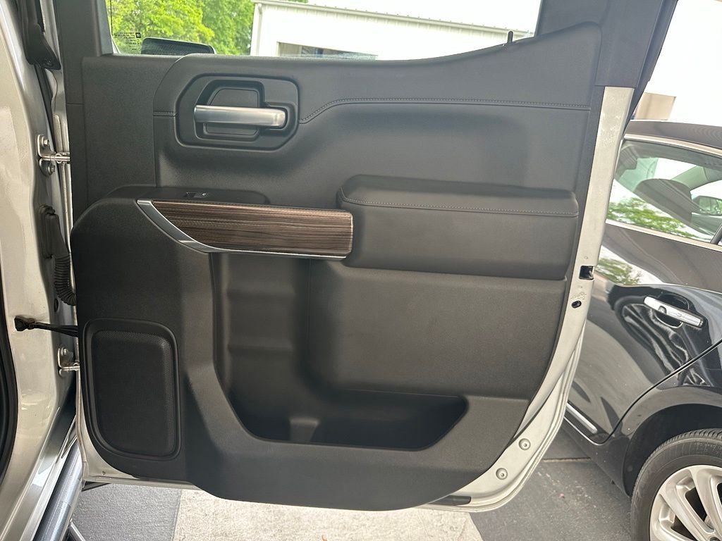 Used 2020 Silver Chevrolet RST image 33