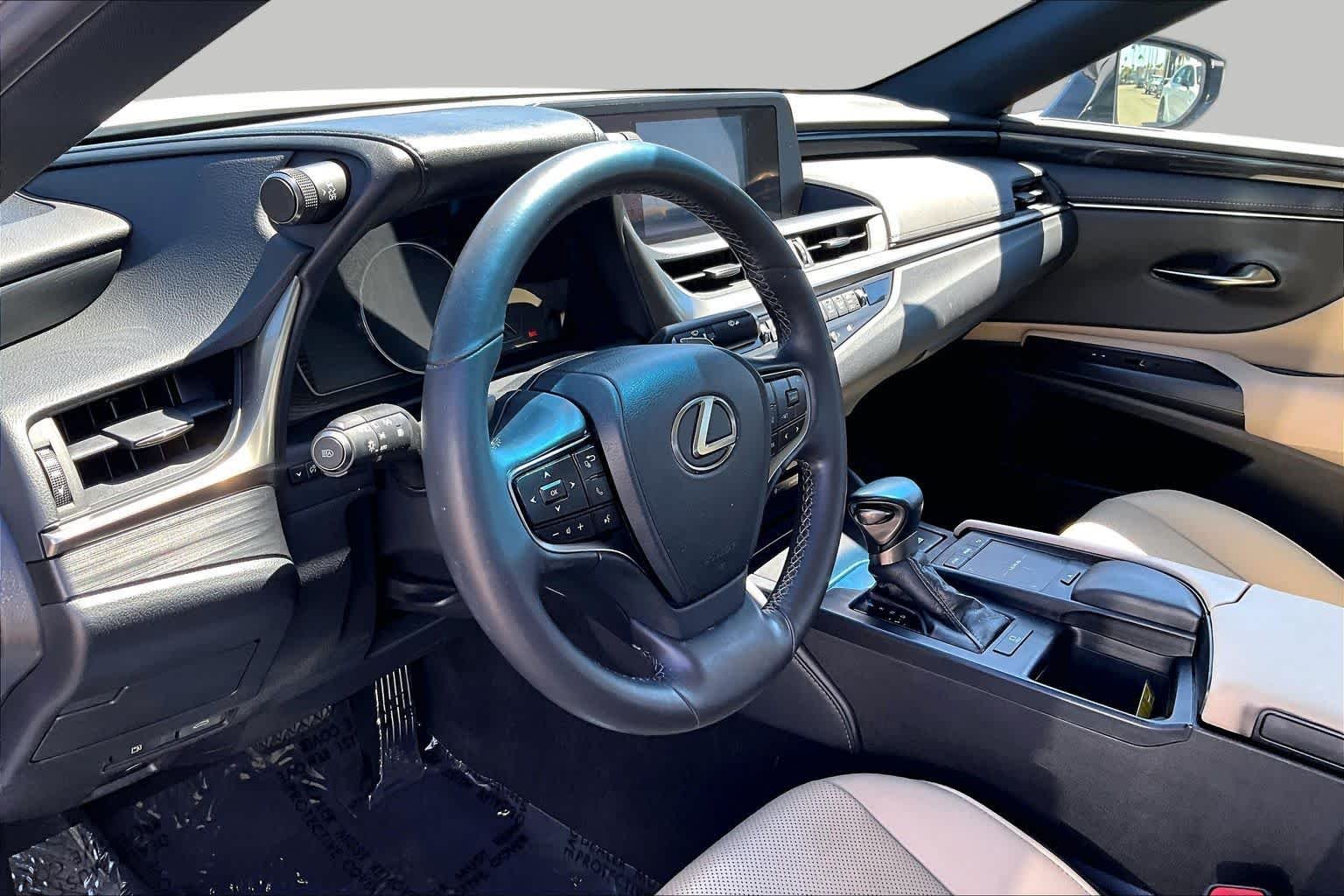 Certified Used 2021 Eminent White Pearl Lexus  image 17