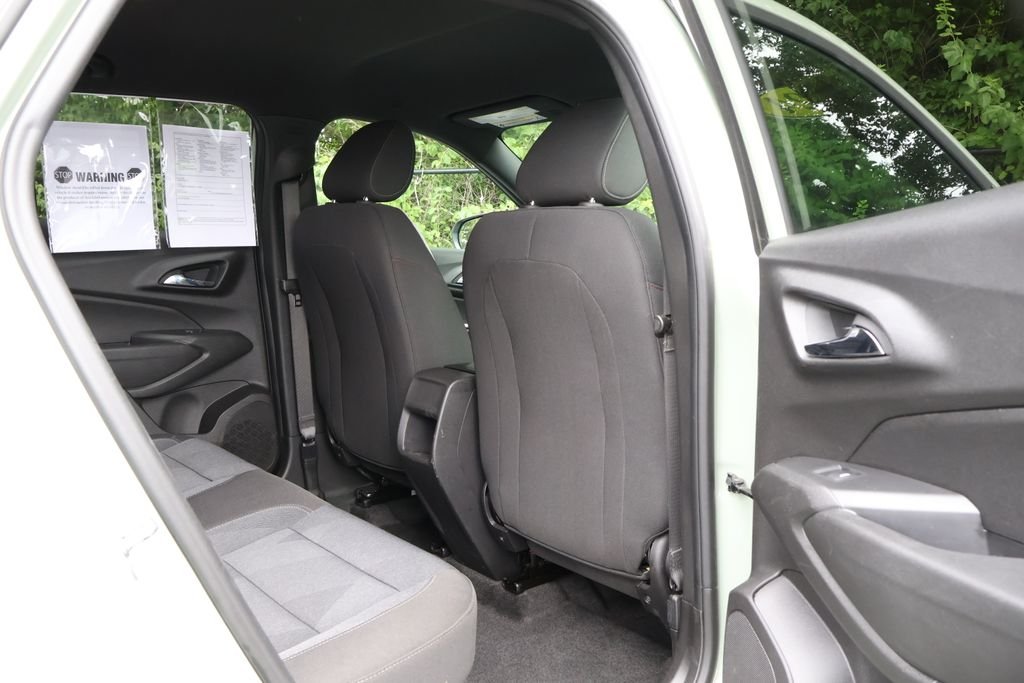Used 2024 Green Chevrolet 1RS image 46