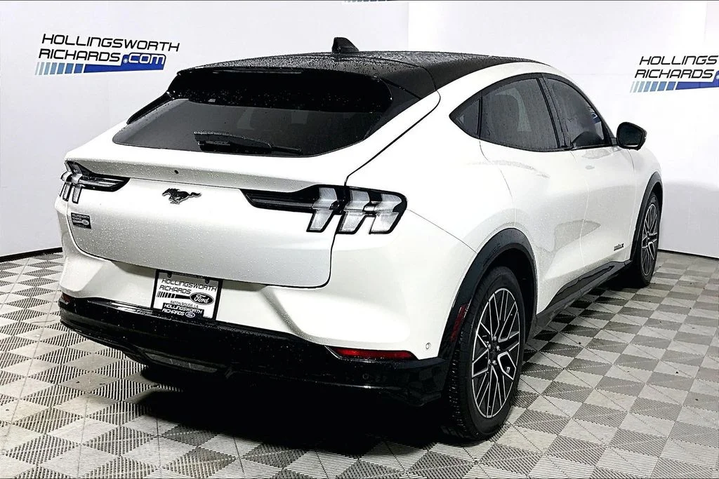 Used 2024 White Ford Premium image 9