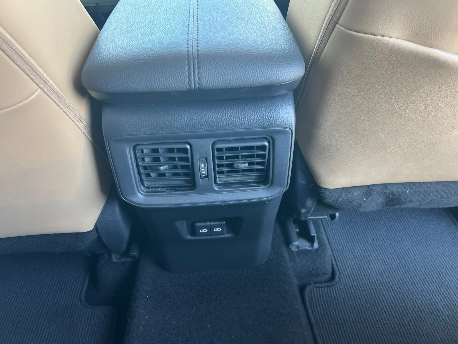 Used 2025 Wind Chill Pearl Toyota Limited image 9