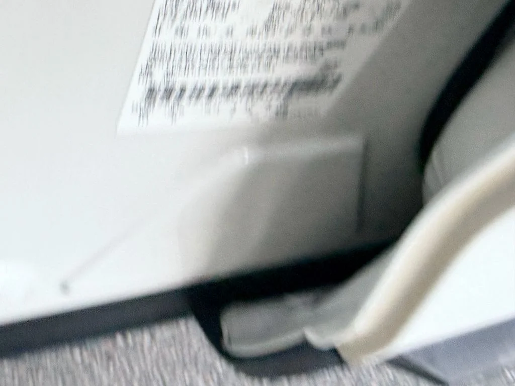 Used 2011 White Suede Ford SE image 19