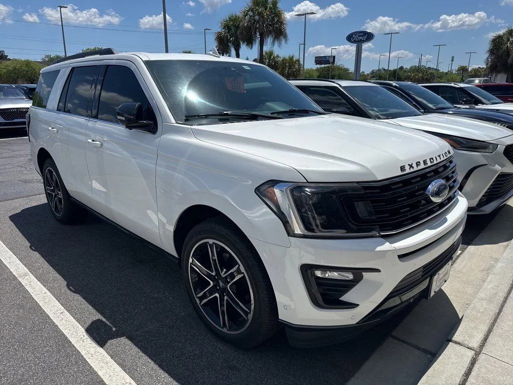 2021 Ford Expedition Limited's photo