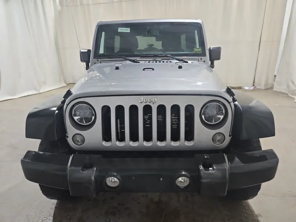 Used 2017 Billet Silver Metallic Clearcoat Jeep Sport image 9