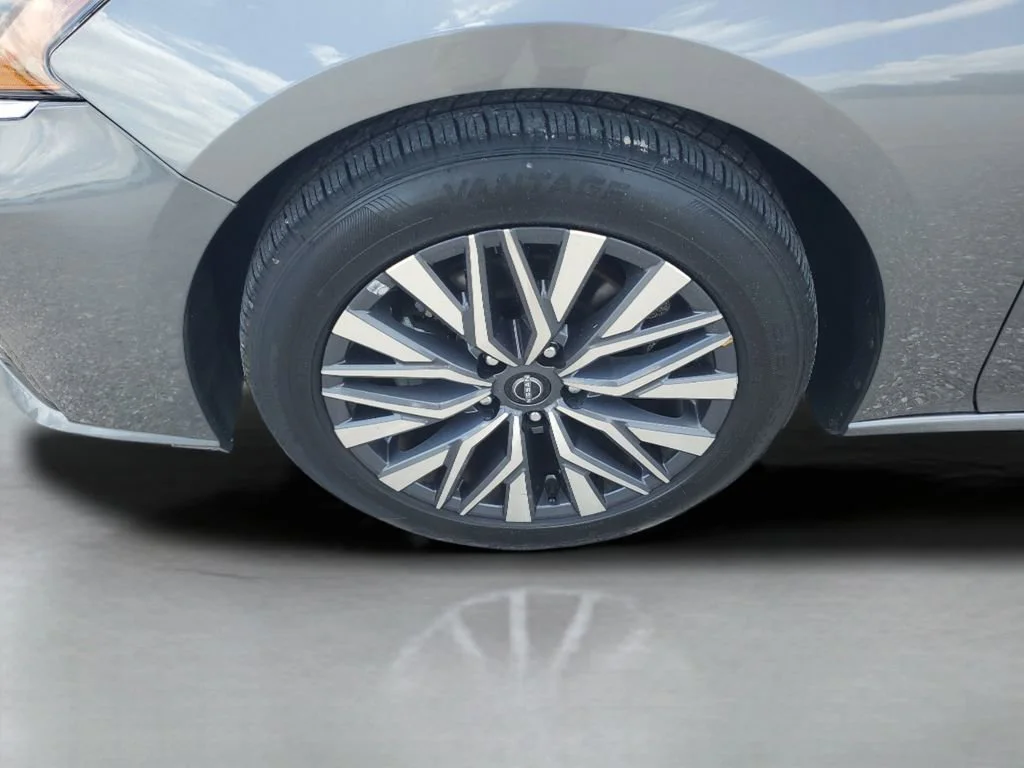 Used 2025 Gray Nissan SV FWD image 24