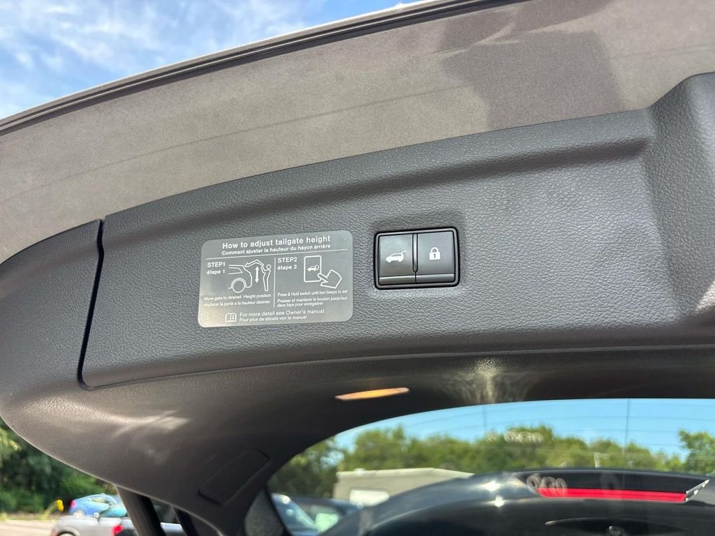 Certified Used 2023 Gray INFINITI LUXE image 15