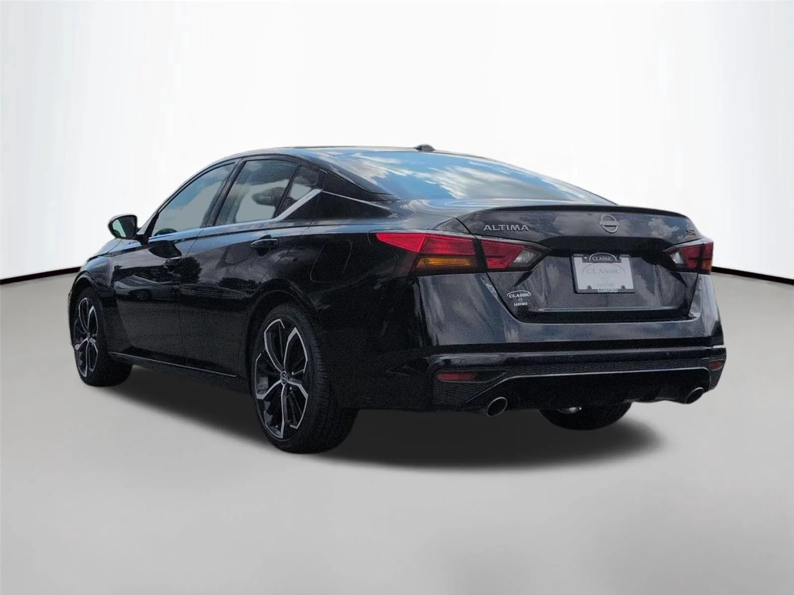 Used 2024 Super Black Nissan 2.5 SR image 3