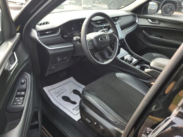 Used 2023 Black Jeep Altitude X image 12
