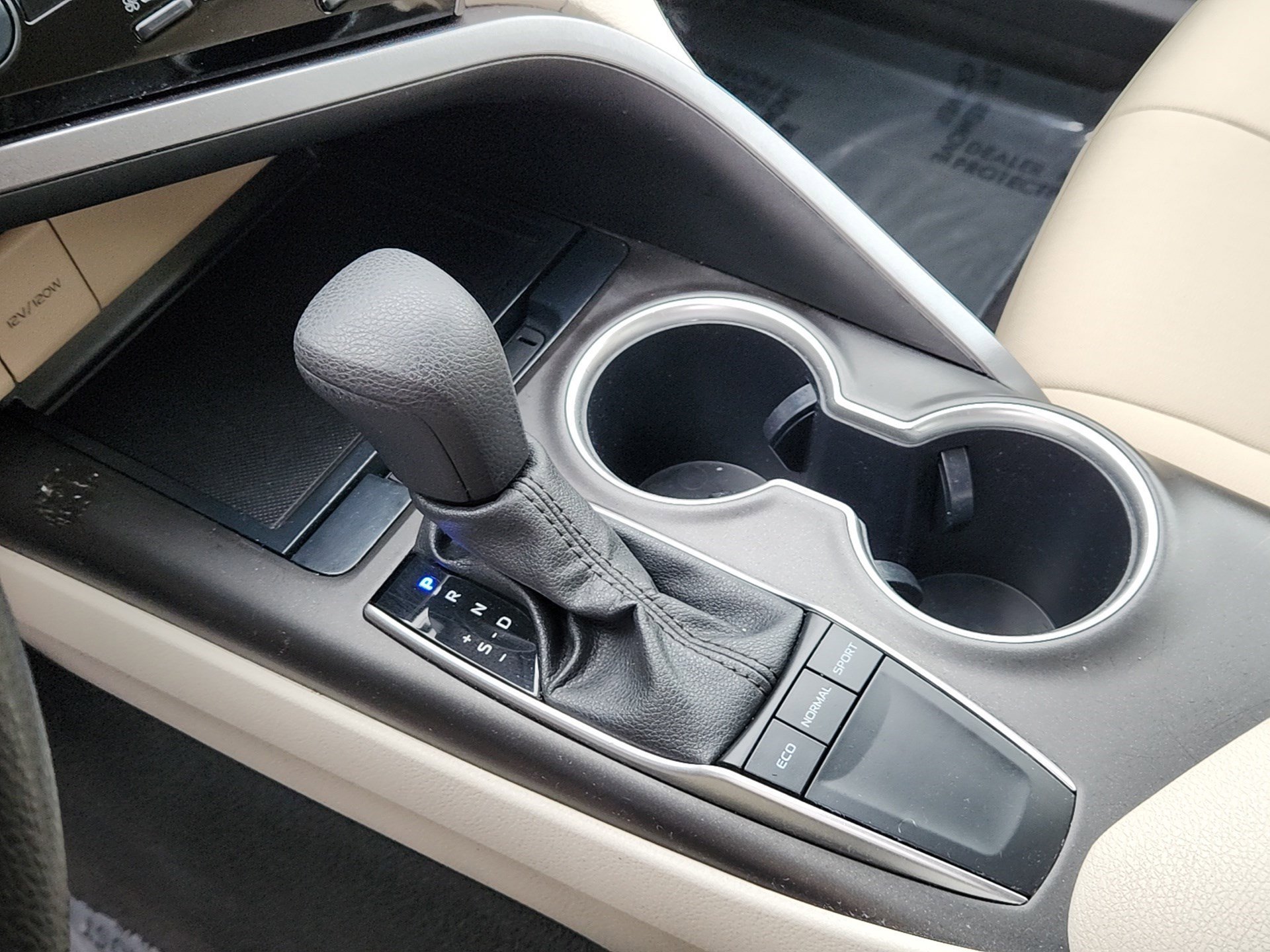 2023 Toyota Camry LE - Photo 16