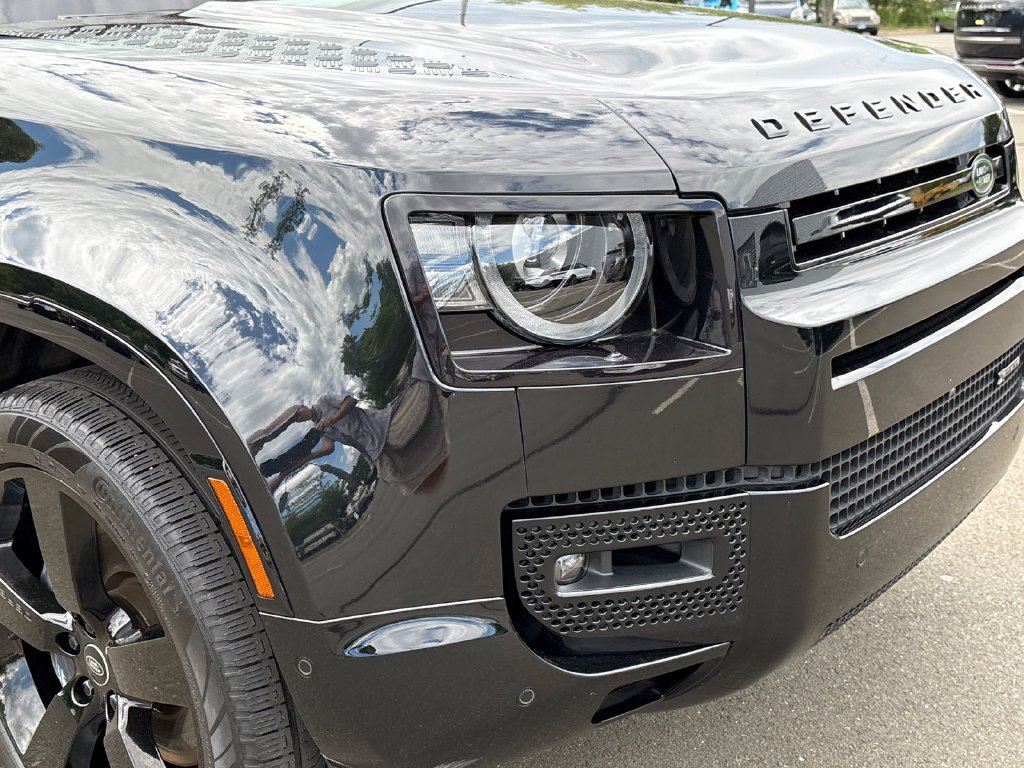 Certified Used 2023 Black Land Rover X-Dynamic SE image 8