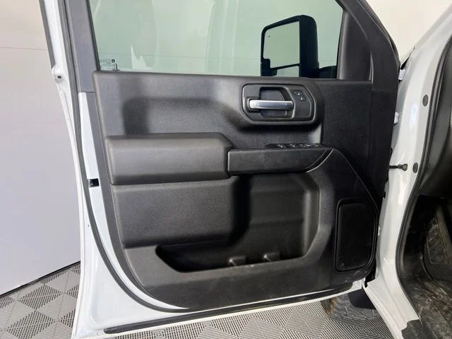 Used 2024 White Chevrolet Custom image 15