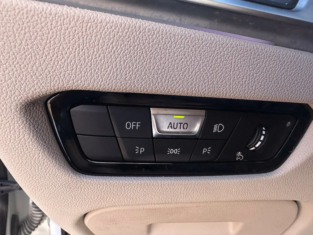 Used 2021 White BMW 330i image 12