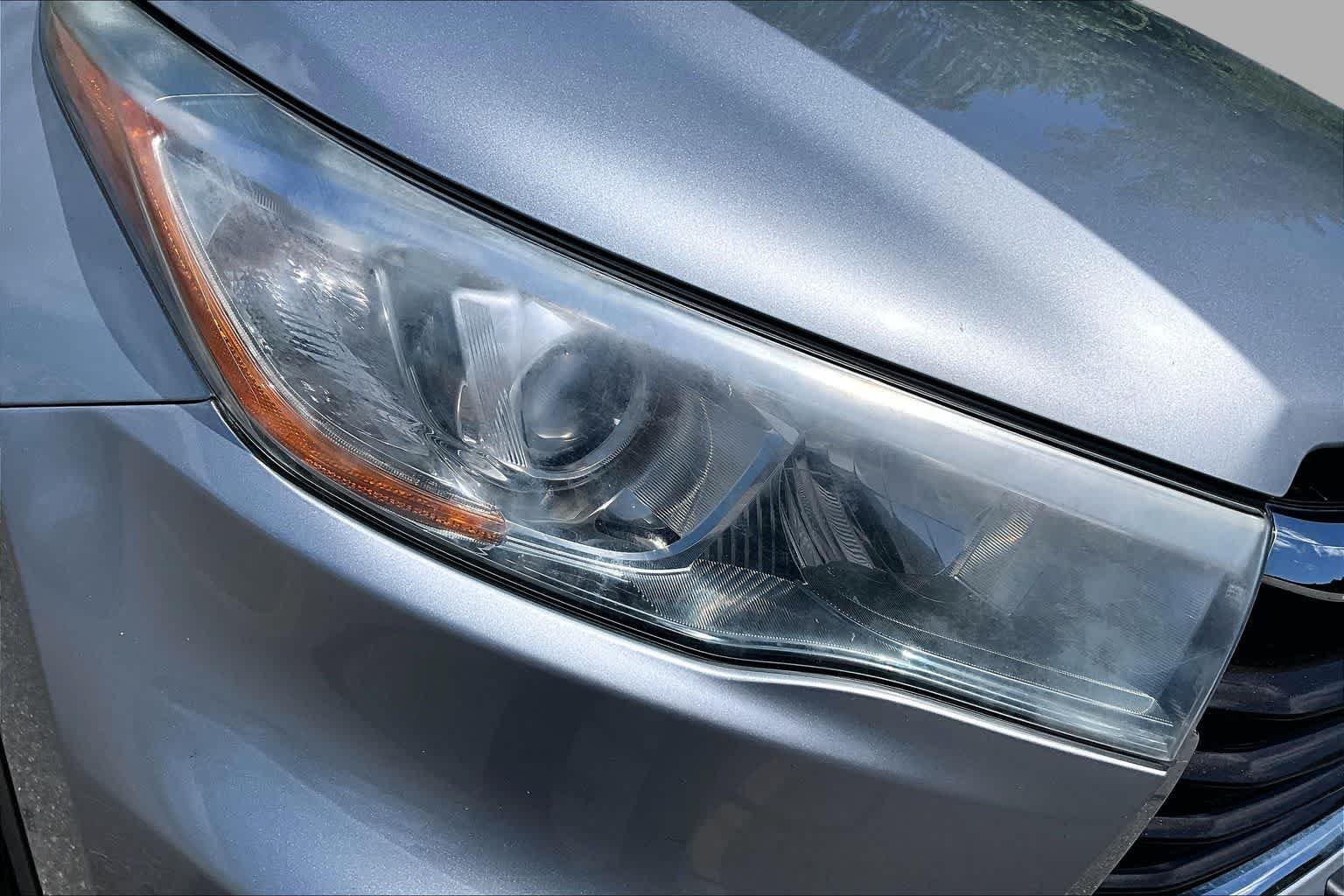 Used 2015 Silver Sky Metallic Toyota XLE image 27