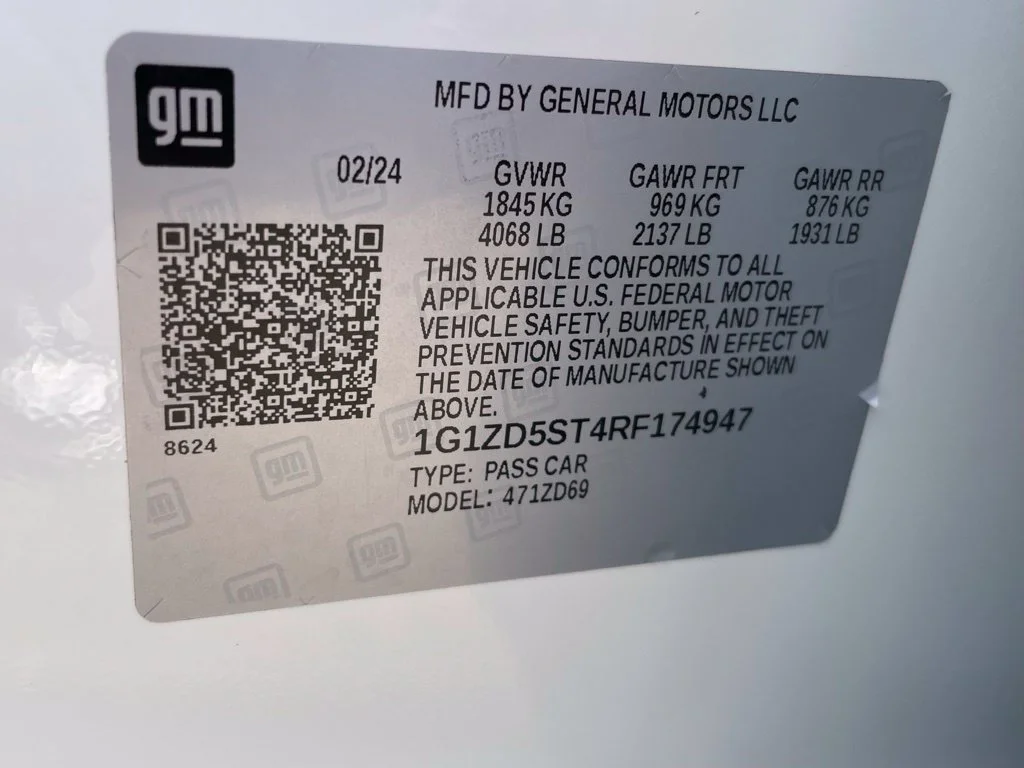 Used 2024 Summit White Chevrolet LT image 32