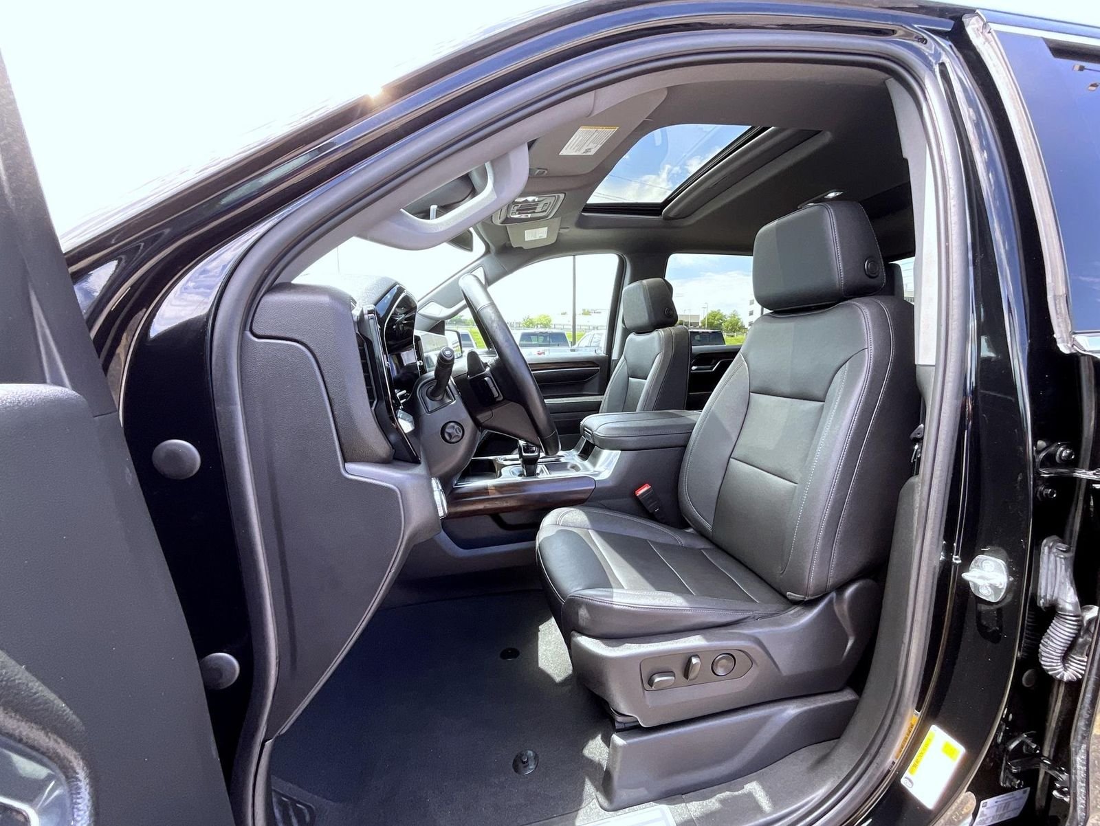 Used 2023 Black GMC SLT image 10