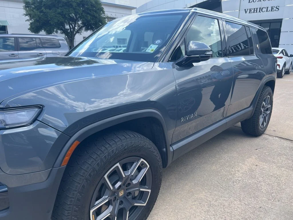 Used 2025 Gray Rivian  image 2