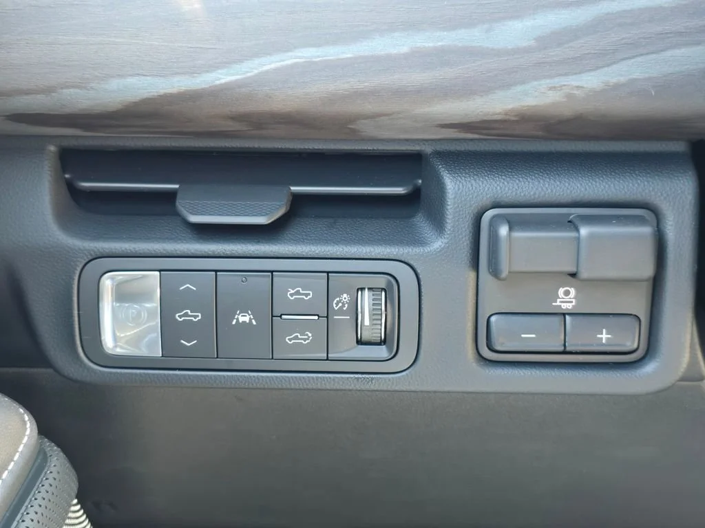 New 2025 Onyx Black GMC Extended Range Denali image 18