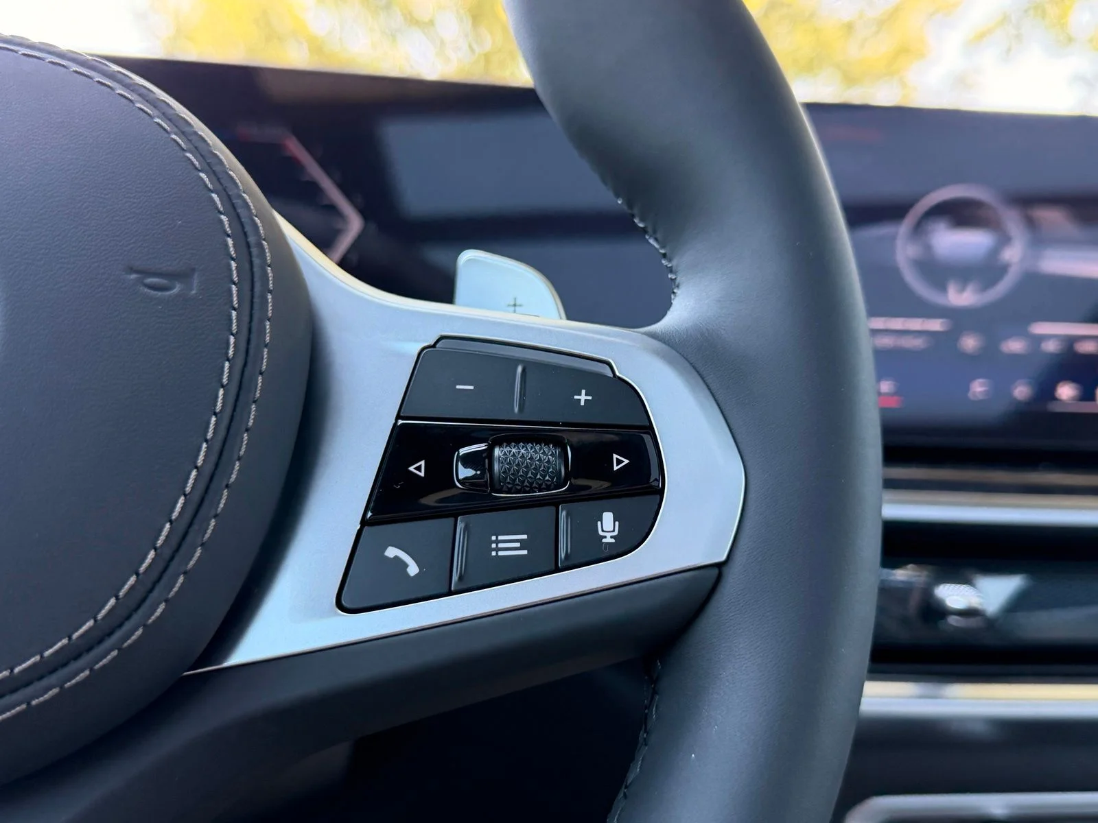 New 2027 Mineral White Metallic BMW xDrive40i image 27