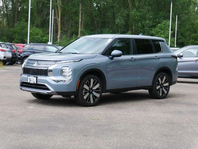 Used 2026 Mitsubishi Outlander SE with VIN JA4J4VAB6TZ009639 for sale in White Bear Lake, Minnesota