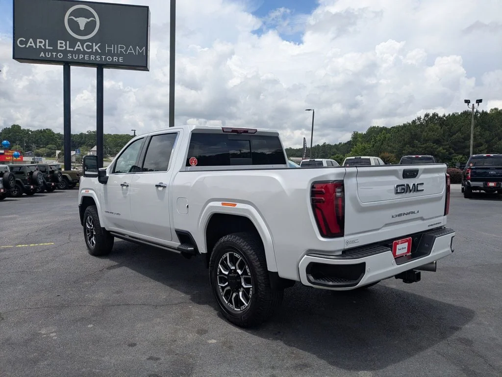 Used 2024 White Frost Tricoat GMC Denali Ultimate image 7