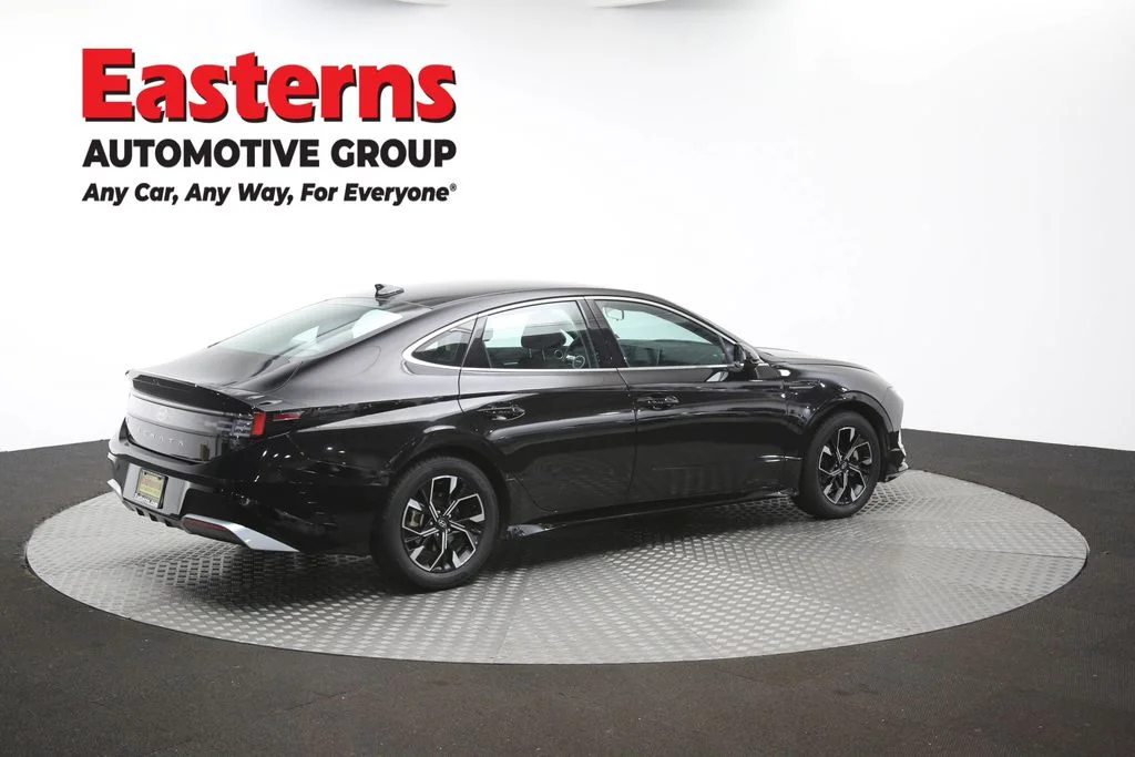 Used 2024 Black Hyundai SEL image 42