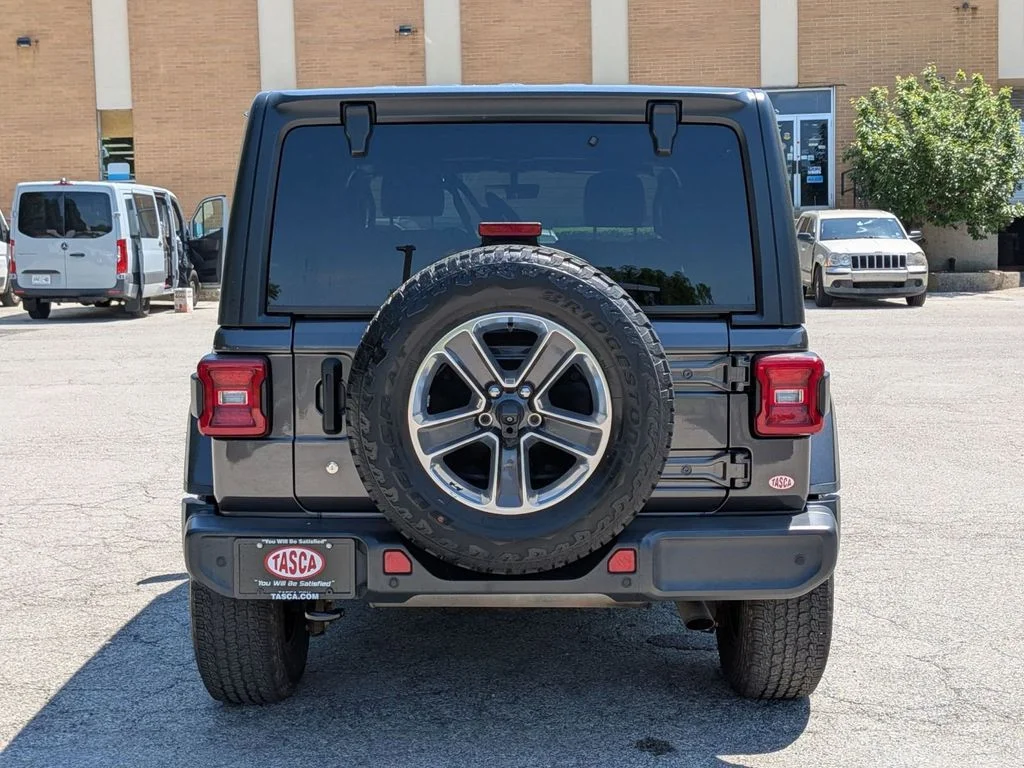 Used 2019 Gray Jeep Unlimited Sahara image 4