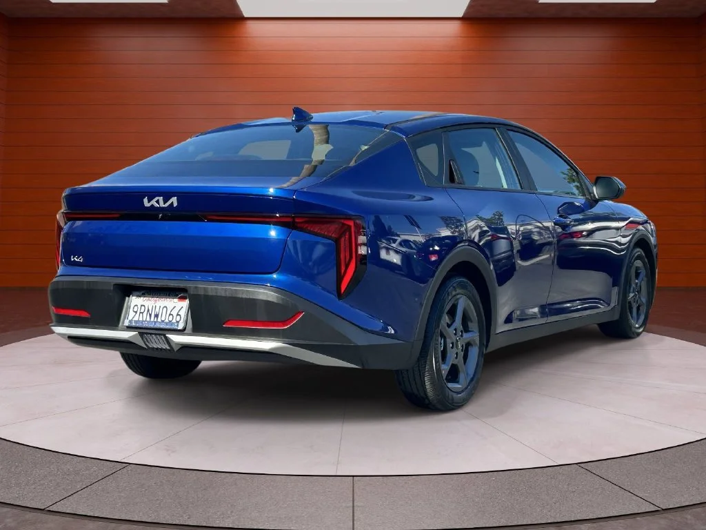 Used 2025 Deep Sea Blue Kia LXS image 4