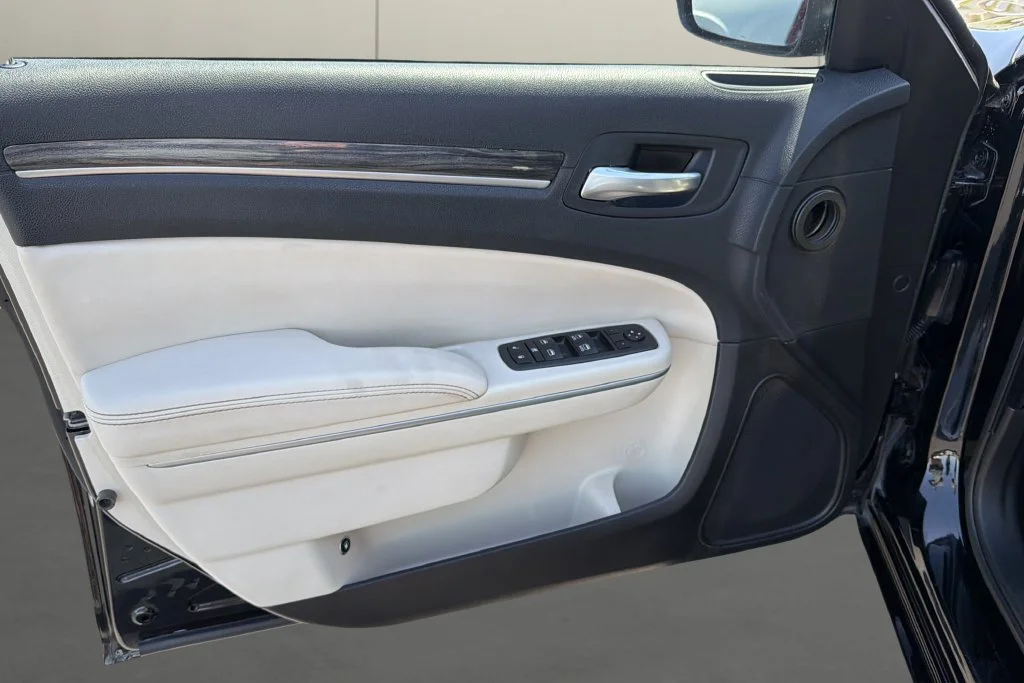 Used 2022 Black Chrysler Touring image 13