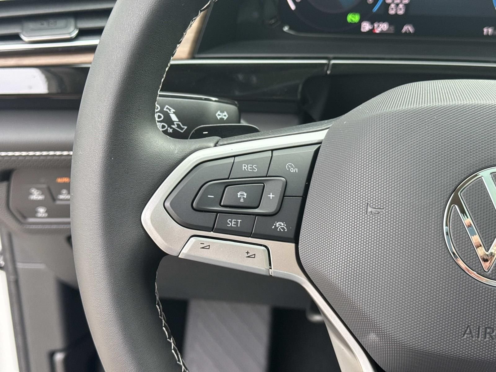 New 2026 White Volkswagen 2.0T SE w/Technology image 15