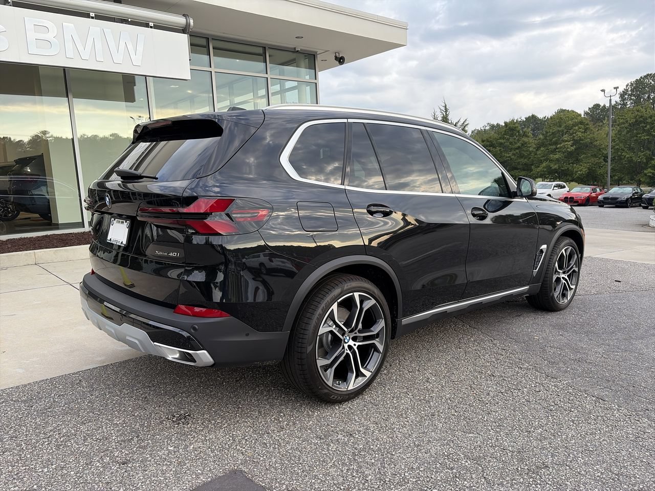 Used 2026 Black Sapphire Metallic BMW xDrive40i image 8