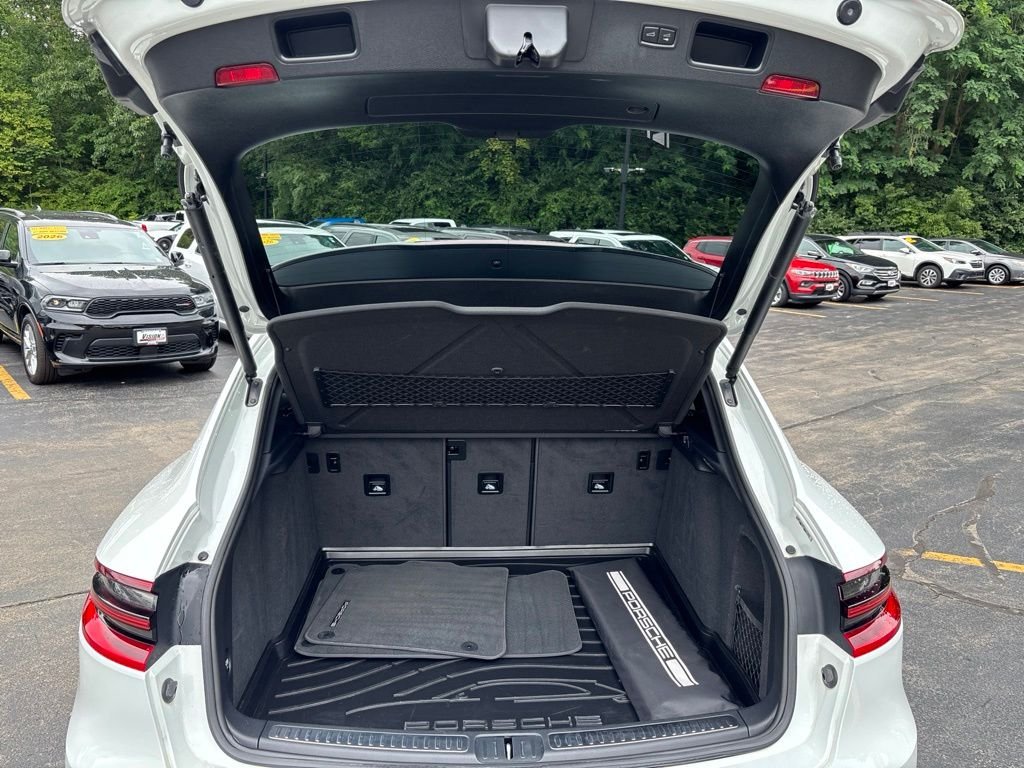 Used 2017 White Porsche Base image 11