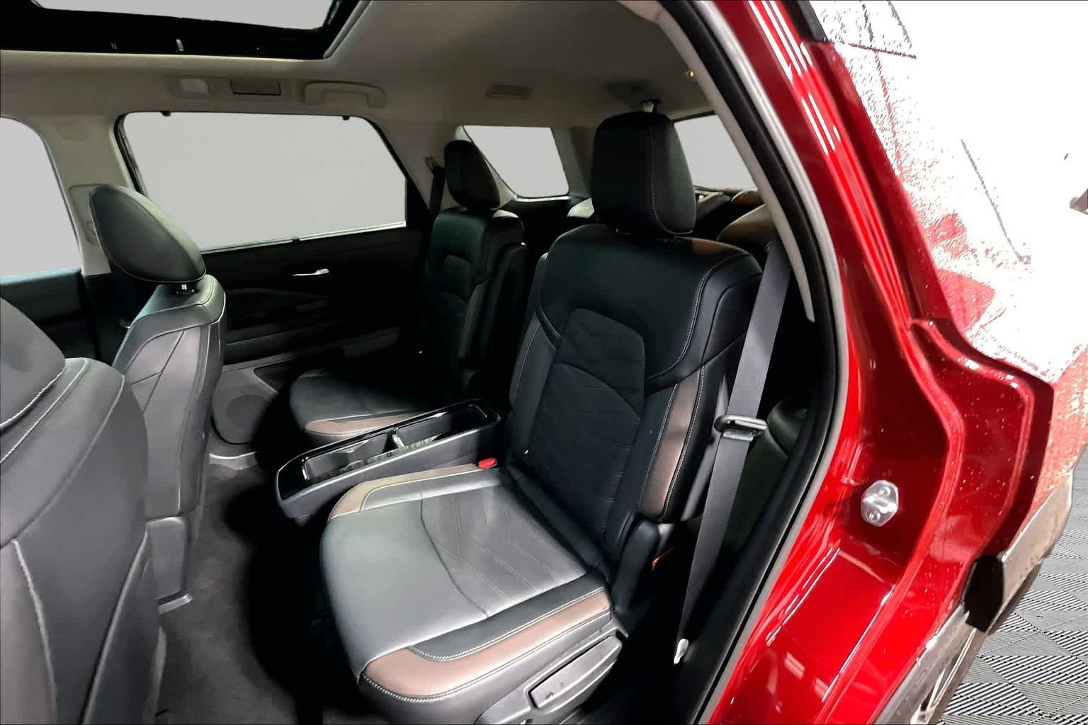 Used 2025 Scarlet Ember Tintcoat Nissan Platinum image 21