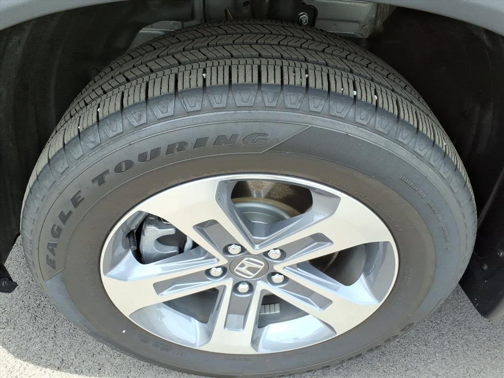 Certified Used 2025 Lunar Silver Metallic Honda AWD EX-L image 32