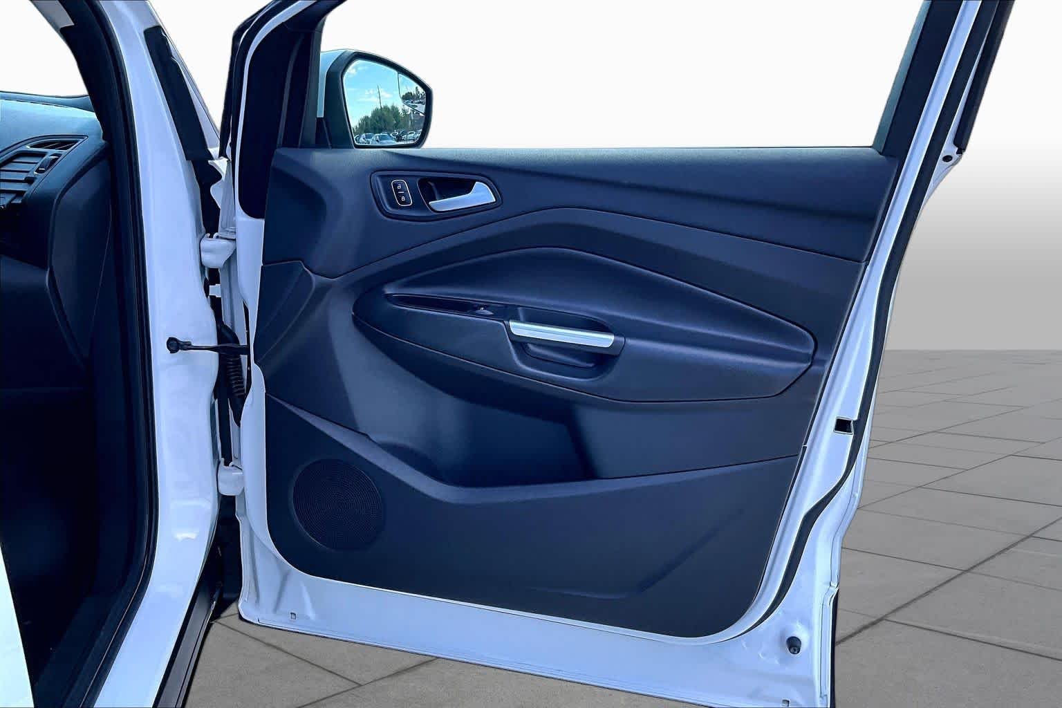 Used 2017 Oxford White Ford SE image 21