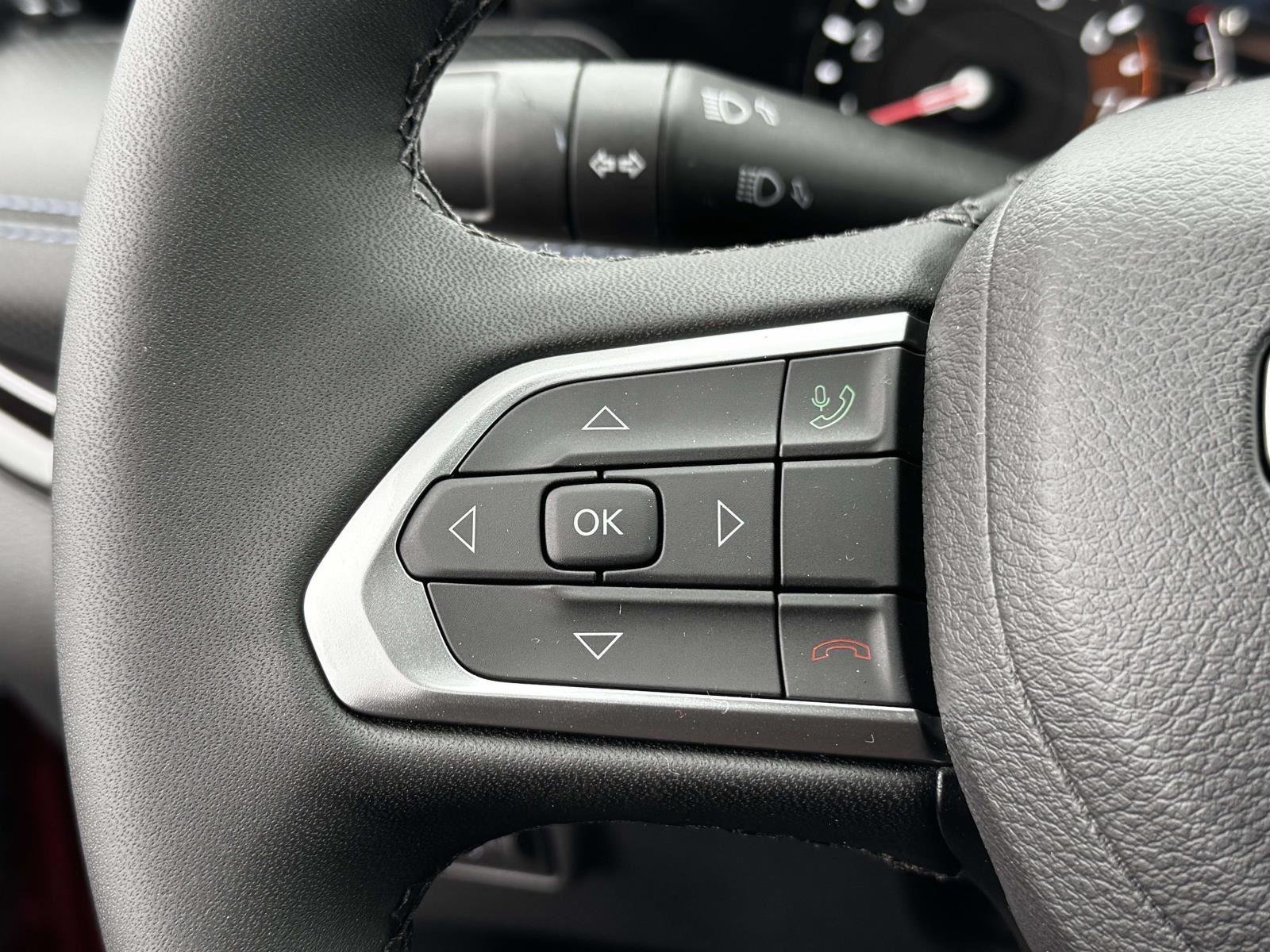 New 2026 Red Hot Pearlcoat Jeep Latitude Altitude image 10