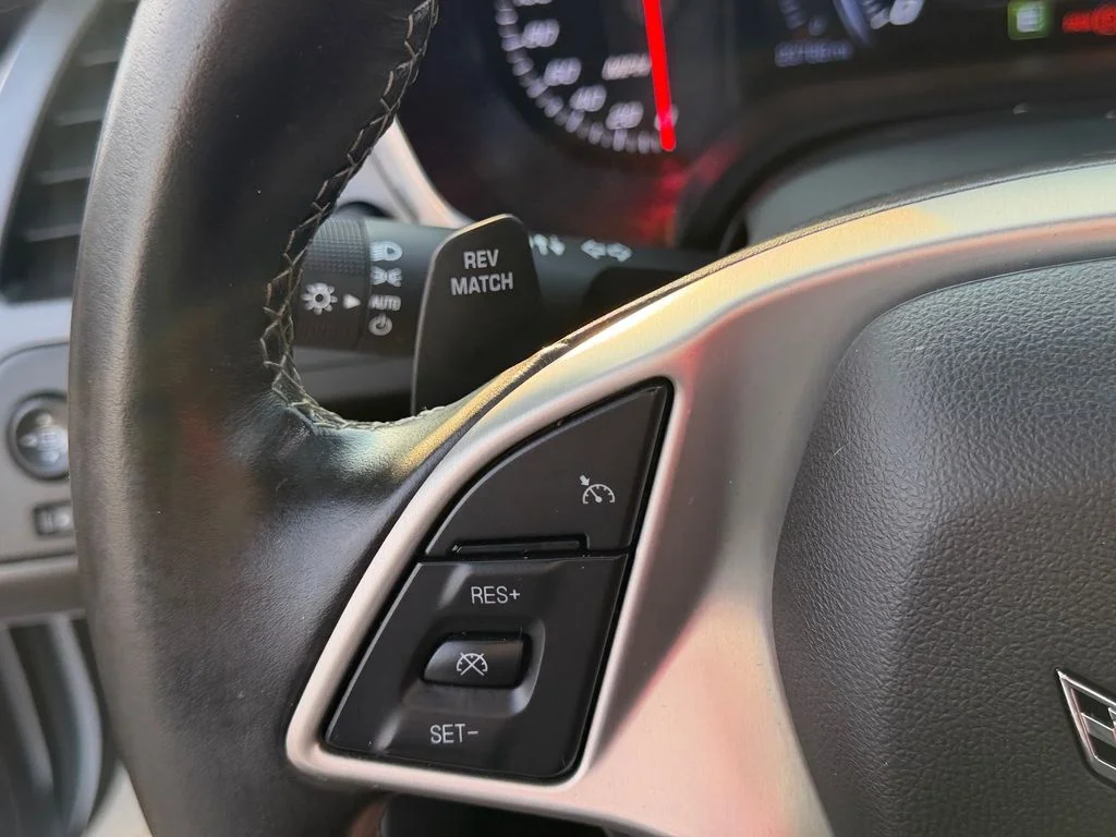 Used 2019 White Chevrolet Stingray image 22