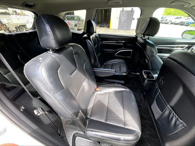 Used 2023 White Kia S image 22