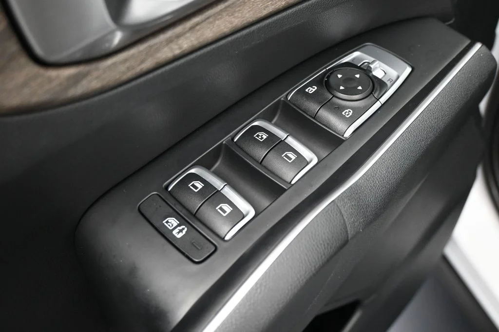 Used 2022 Glacial White Pearl Kia EX image 14