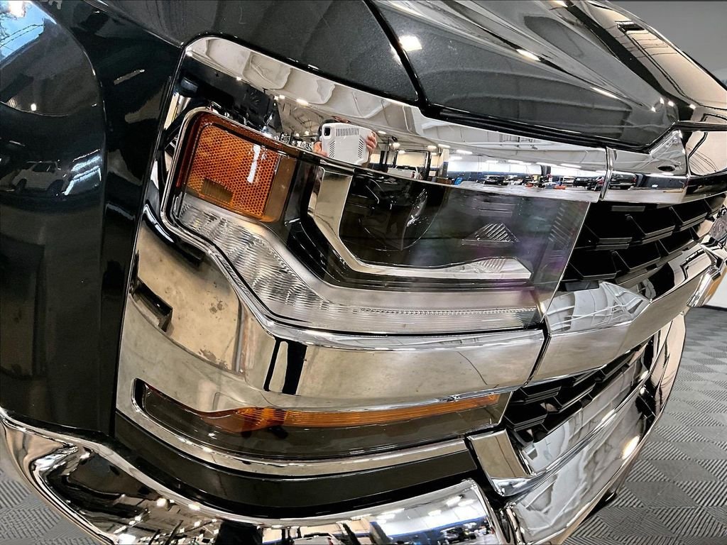 Used 2018 Gray Chevrolet LT image 34