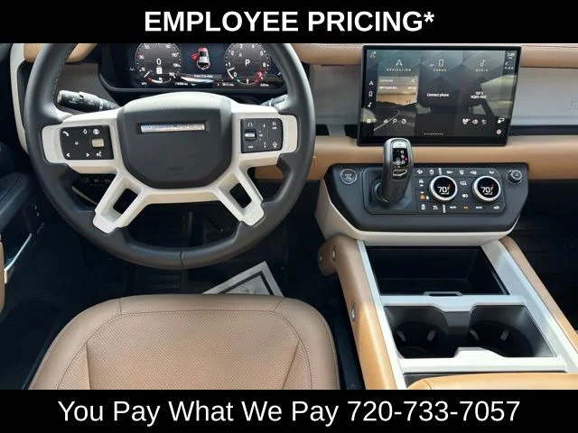 Used 2025 Black Land Rover X-Dynamic SE image 17