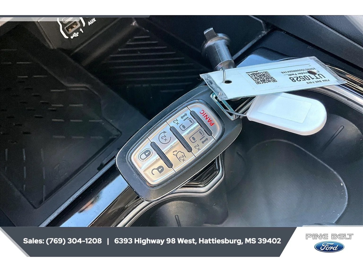 Used 2025 Bright White Clearcoat Chrysler Limited image 9