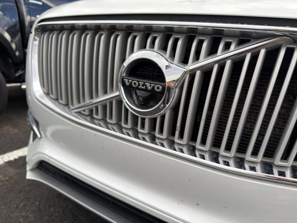Used 2019 Crystal White Pearl Metallic Volvo Inscription image 29