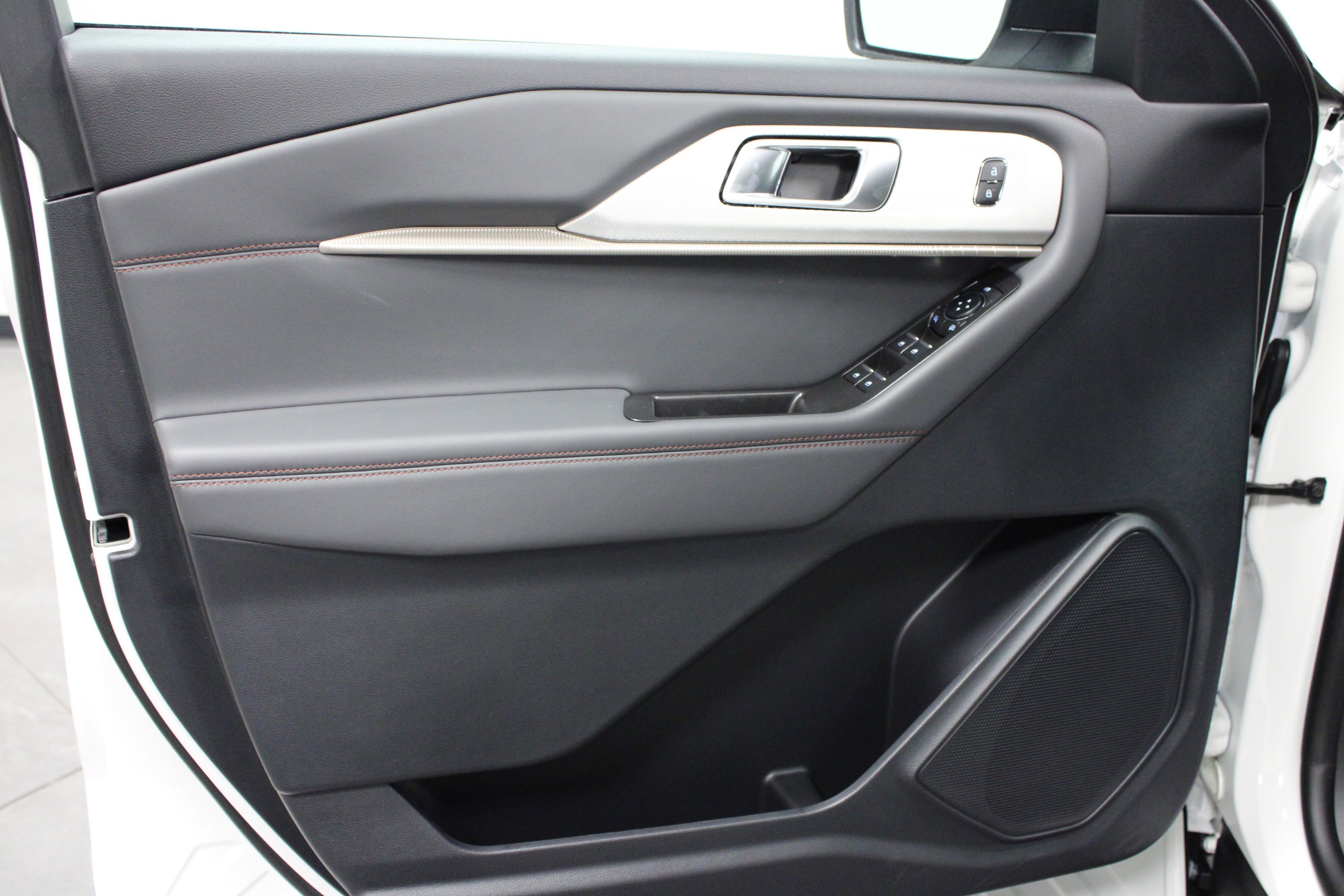 New 2026 Star White Metallic Tri-Coat Ford Active image 11