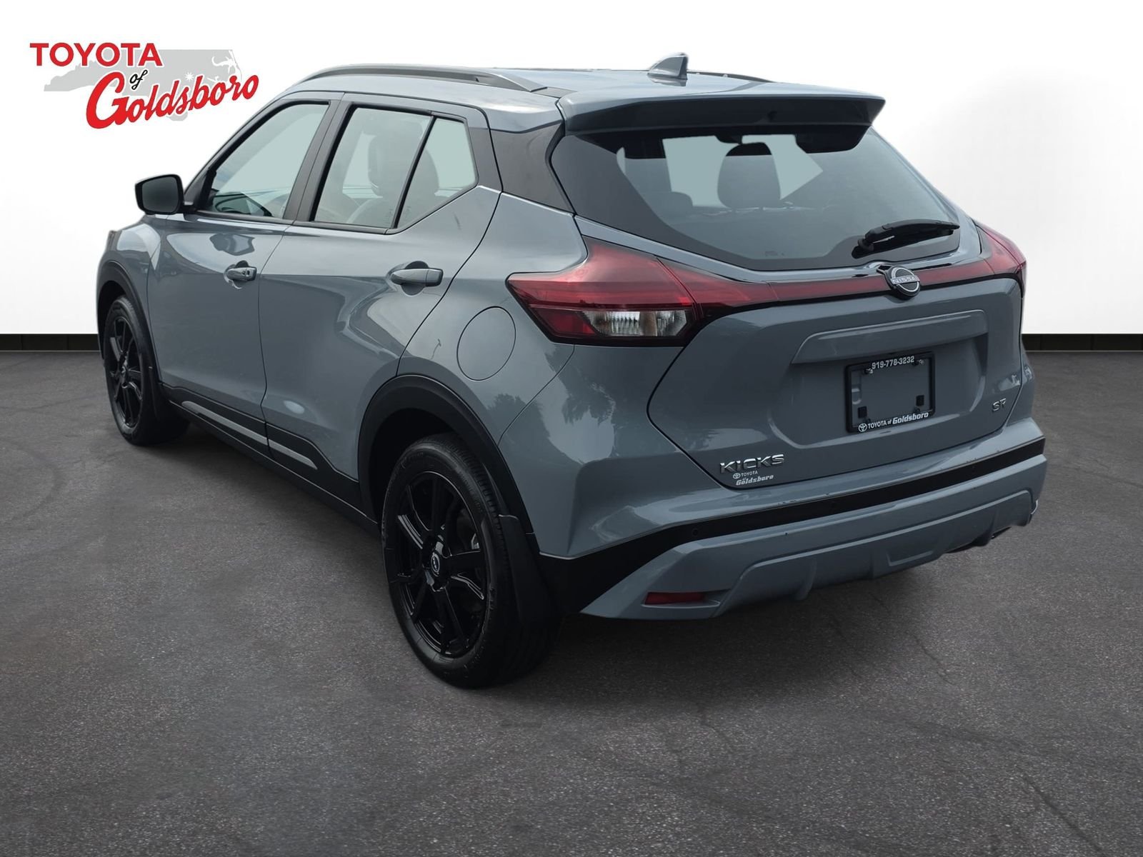 Used 2024 Gray Nissan SR image 7