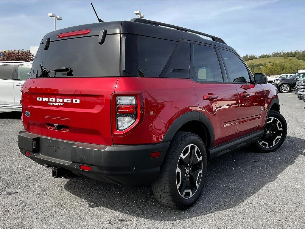 Used 2021 Red Ford Outer Banks image 4
