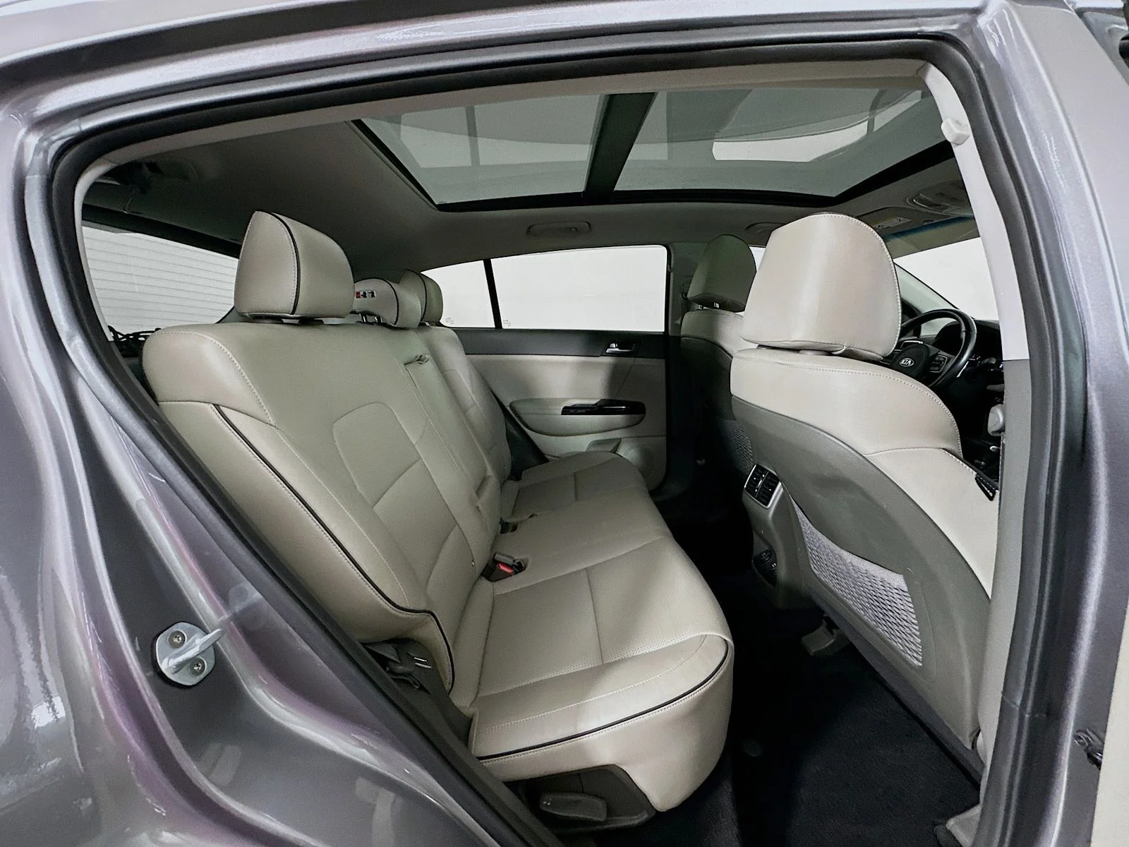 Used 2017 Mineral Silver Kia SX image 29