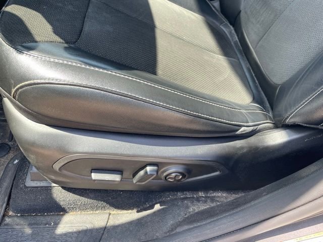 Used 2023 Gray Jeep Altitude image 8
